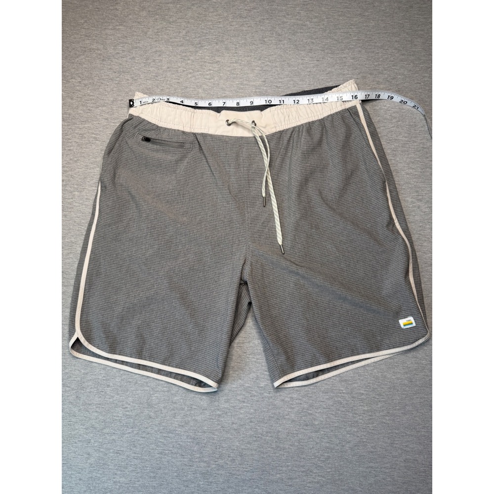 Vuori Cruise Boardshorts Mens XL Grey Stripe Swim Trunks V330 - Picture 2 of 7